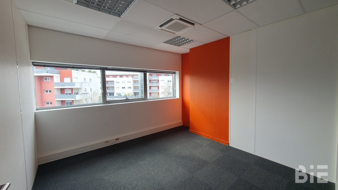 Photo 3 – Location bureaux	BRUGES (33520)