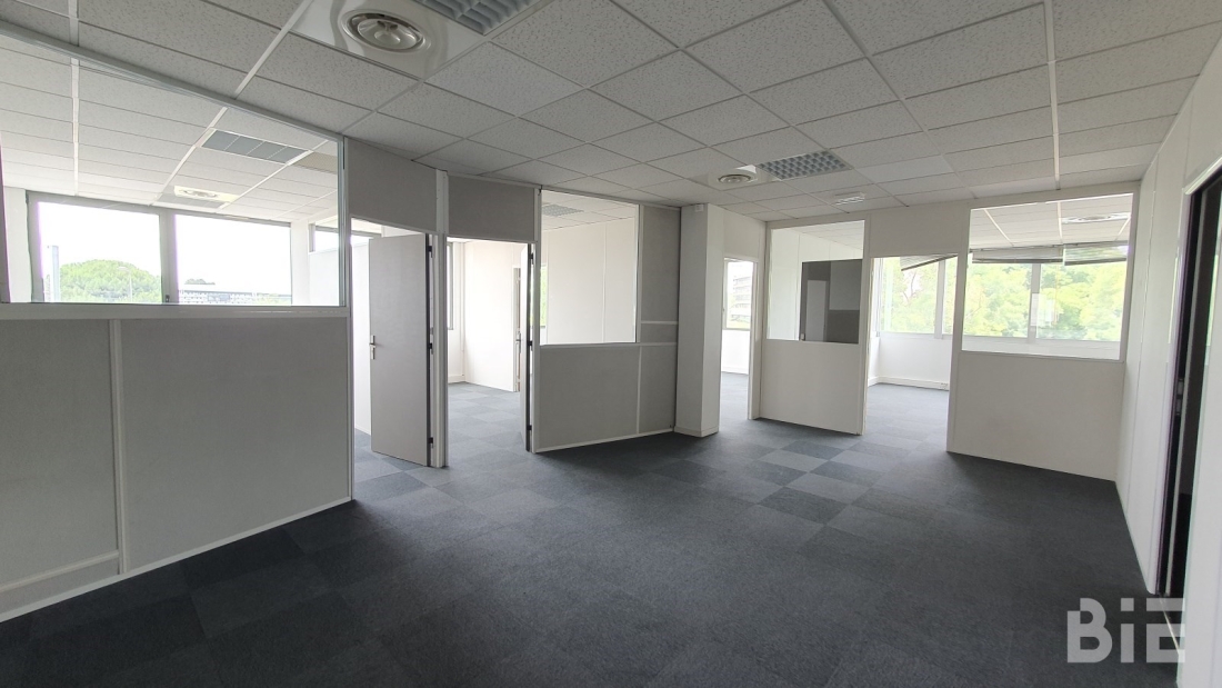 Photo 2 – Location bureaux	BORDEAUX (33300)