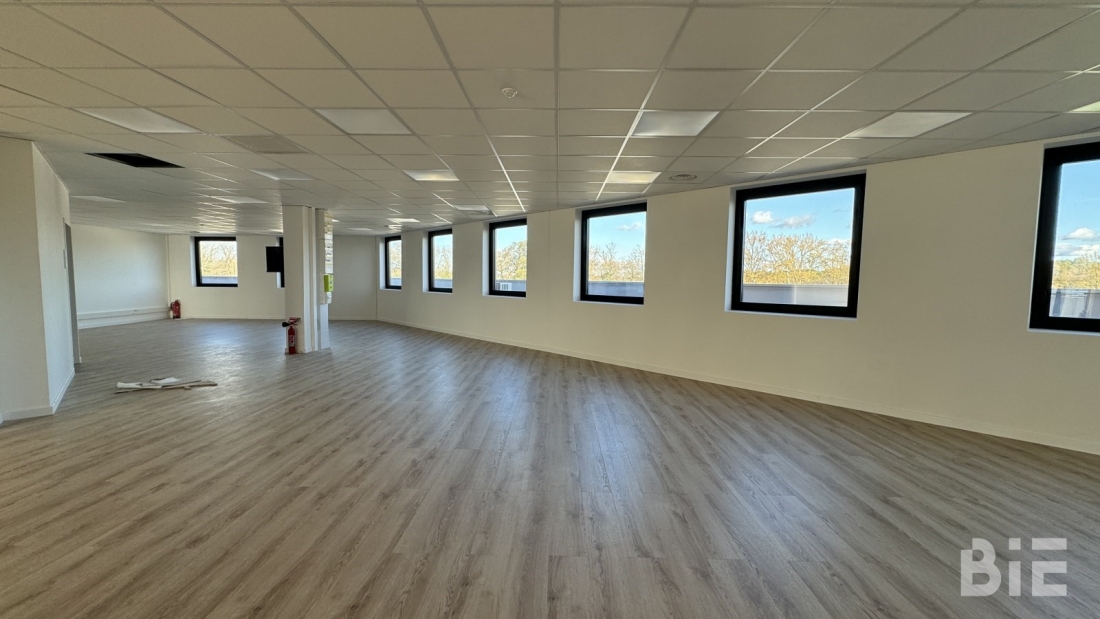 Photo 5 – Vente bureaux	FARGUES SAINT HILAIRE (33370)