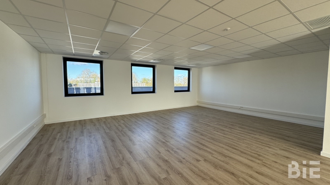 Photo 3 – Vente bureaux	FARGUES SAINT HILAIRE (33370)