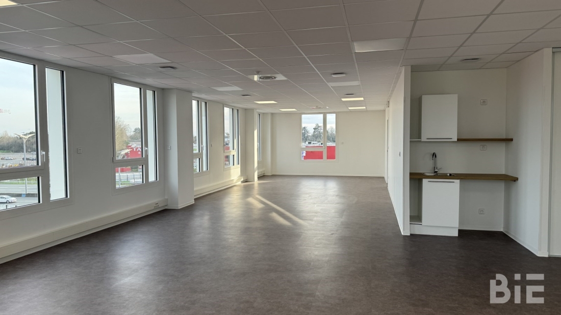 Photo 2 – Location bureaux	VILLENAVE D'ORNON (33140)